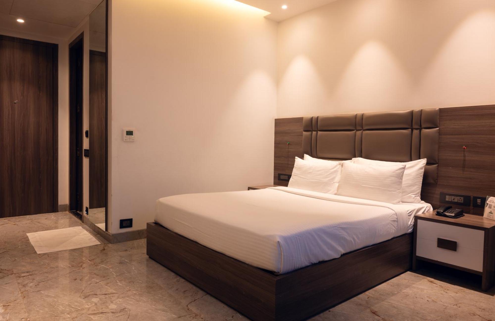 Econest Hotel Tarapith Exterior photo